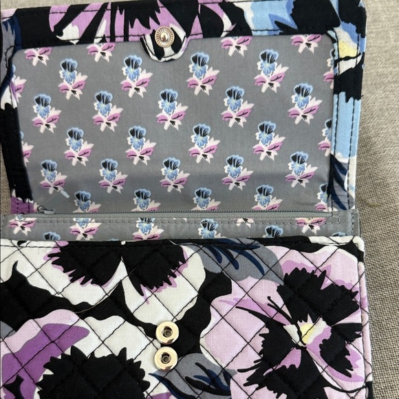 Vera Bradley Plum Pansies floral quilted wallet like new condition - Picture 9 of 9